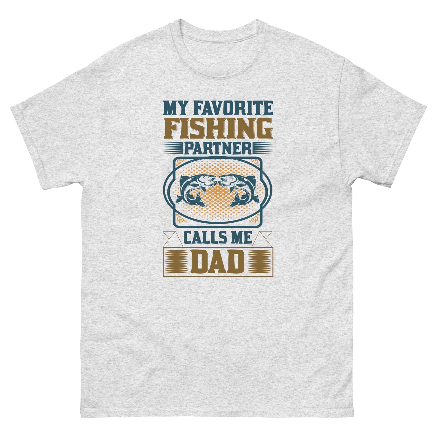 Класическа мъжка тениска МОЯТ ЛЮБИМ ПАРТНЬОР В РИБОЛОВА МЕ НАРИЧА ТАТО