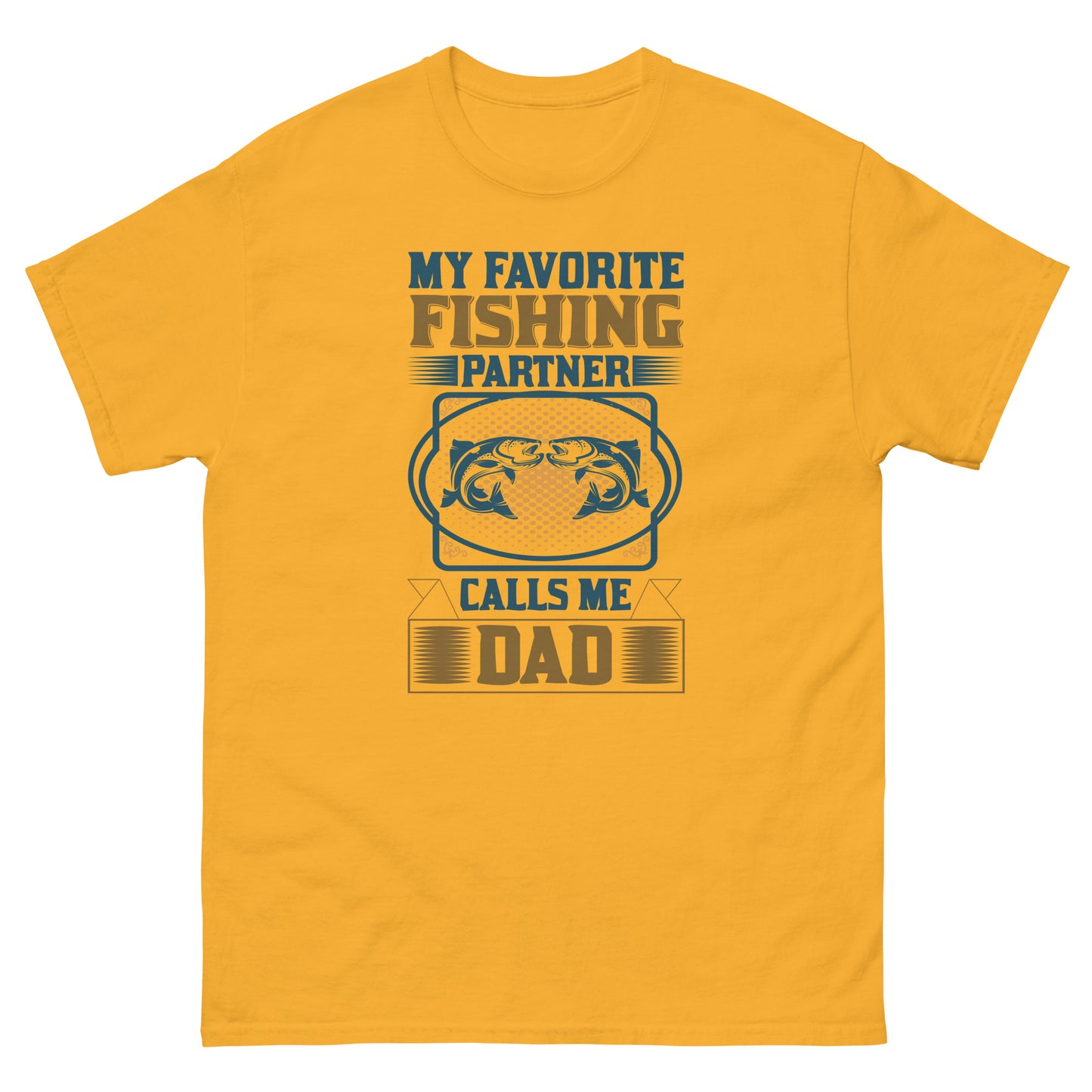 Класическа мъжка тениска МОЯТ ЛЮБИМ ПАРТНЬОР В РИБОЛОВА МЕ НАРИЧА ТАТО