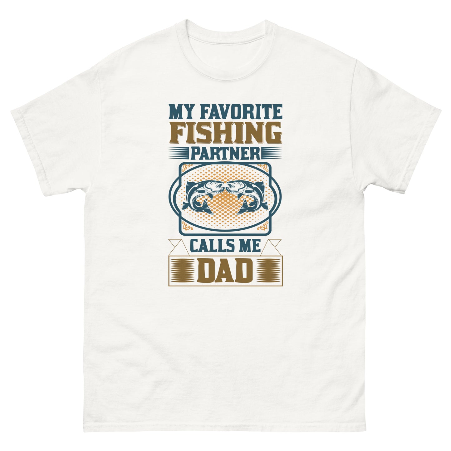 Класическа мъжка тениска МОЯТ ЛЮБИМ ПАРТНЬОР В РИБОЛОВА МЕ НАРИЧА ТАТО