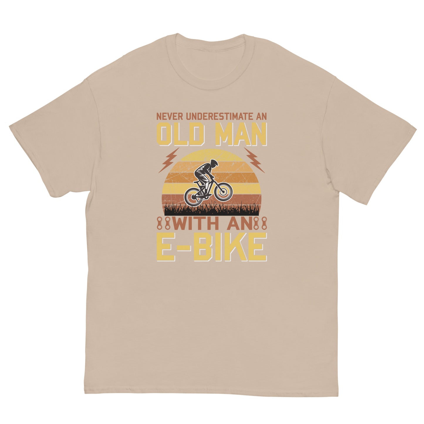 Camiseta clásica hombre VIEJO CON BICICLETA ELÉCTRICA